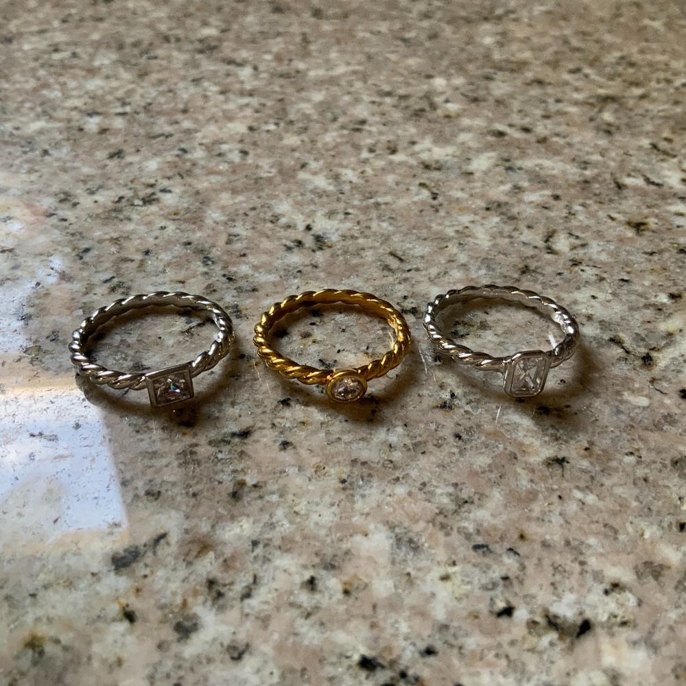 AVON Stackable Ring Size 8 - Picture 2 of 3
